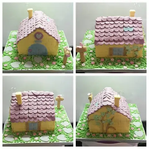 Gâteau en forme de maison jaune au toit de tuiles roses, vu sous quatre angles